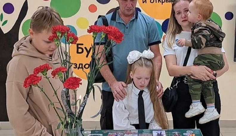 В школе № 2 Тарусы открыли «Парту Героя»