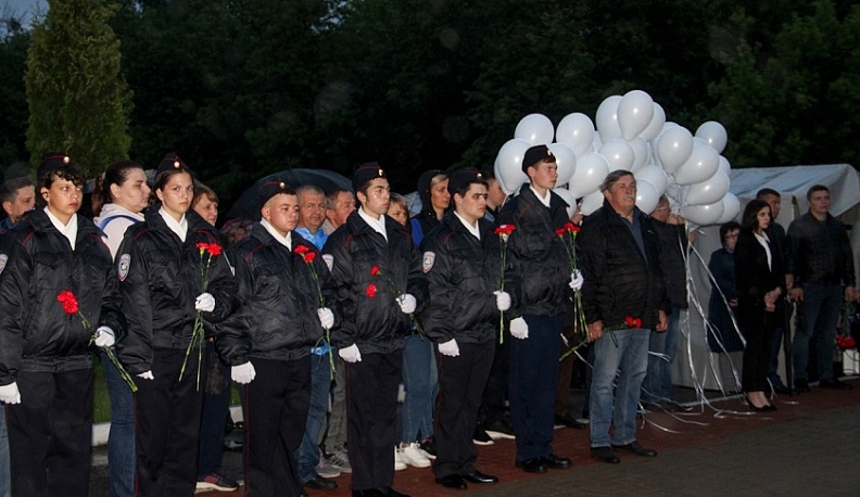 В Калуге на мемориальном воинском кладбище почтили память защитников Отечества