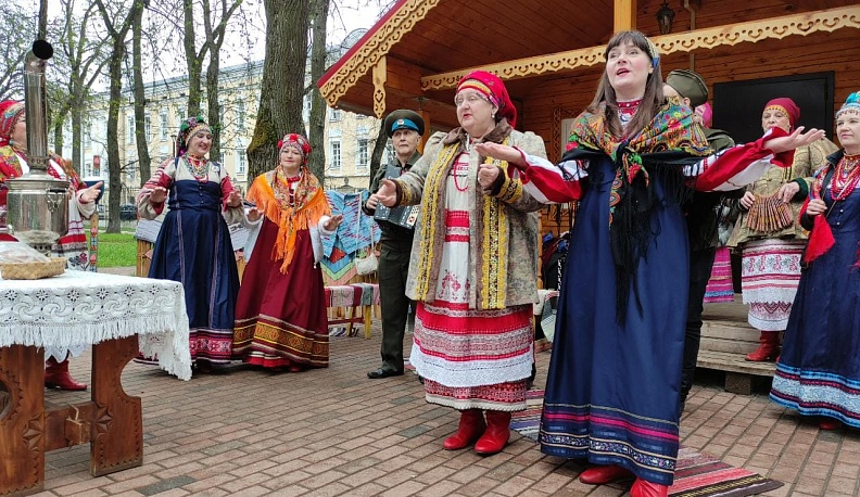 Калужане пришли гулять в парк, несмотря на непогоду