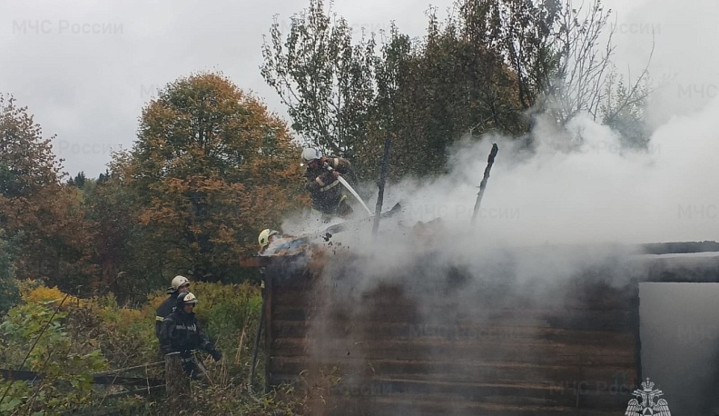 В Кировском районе сгорела баня