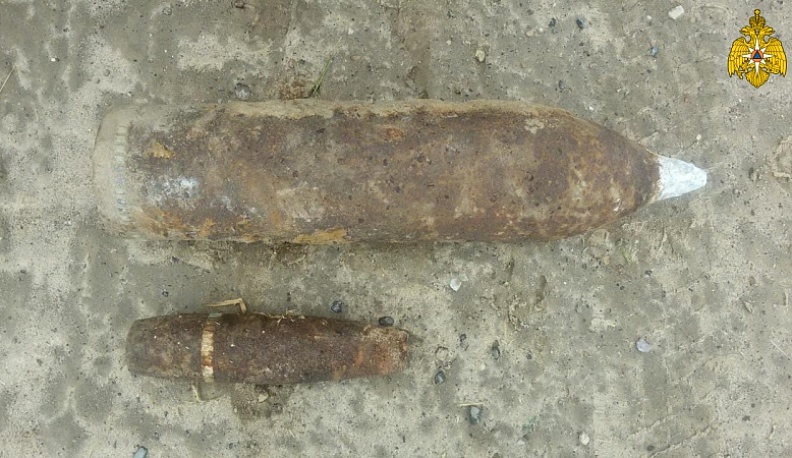 В Калужской области спасатели обезвредили три артиллерийских снаряда