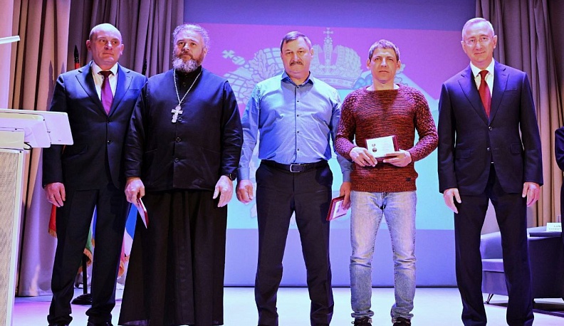 Владислав Шапша встретился с участником легендарной военной операции «Поток», отцом Алексеем