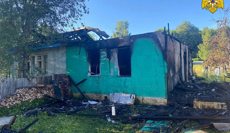 За ночь в Калужской области сгорели 2 дома и автомобиль