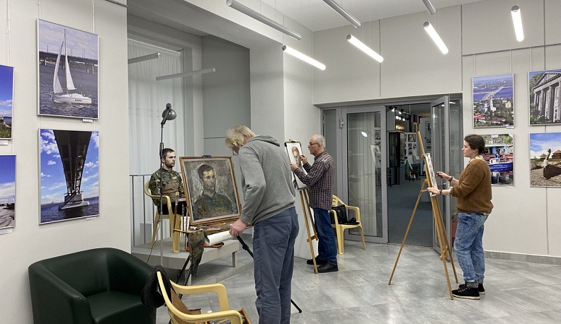 Серию портретов героев СВО создают художники Обнинска