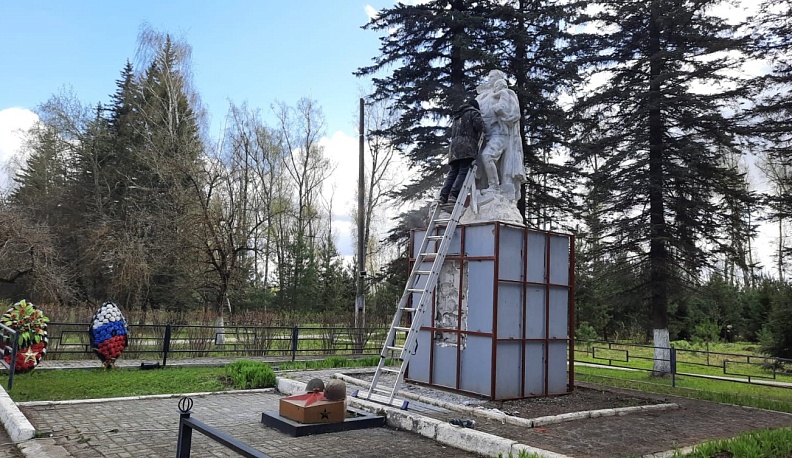 В Тарусе реставрируют памятник Воину-освободителю