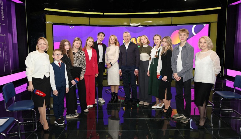 Владислав Шапша ответил на вопросы юных журналистов «Клен-ТВ»