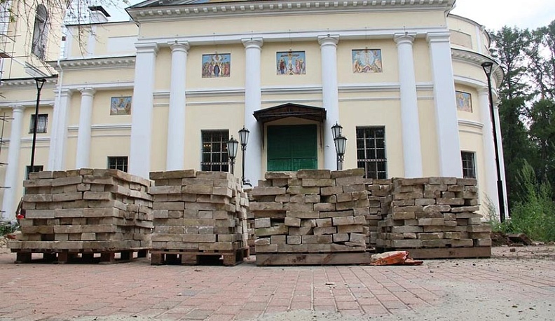 Ко Дню города в Калуге благоустроят территорию вокруг Троицкого собора