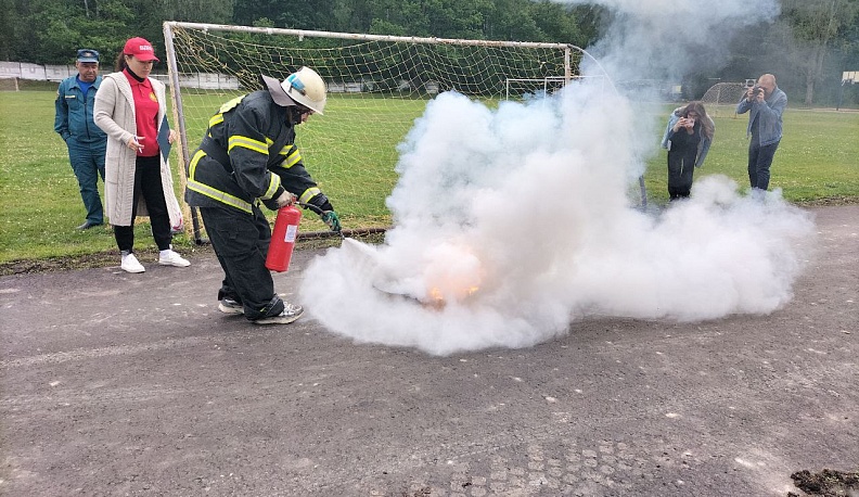 В Думиничах для школьников провели итоговую спортивную игру и «Лазертаг»