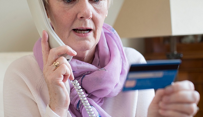 В Обнинске лжебанкиры сняли с карты женщины 100 тысяч рублей