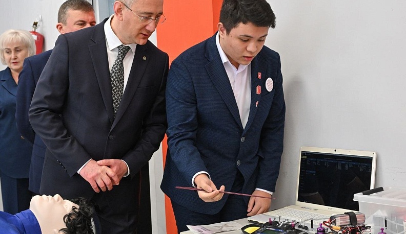 Владислав Шапша побывал в школе №2 в Шайковке