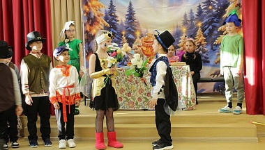 Театральная студия  Мосальской школы представила сказку «Муха-цокотуха»