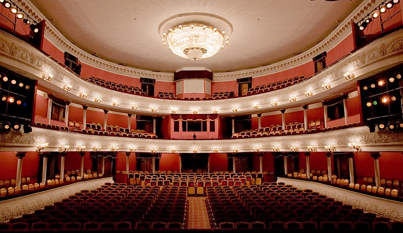 Большой  зрительный зал.