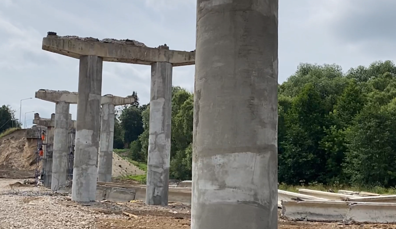 В Калужской области разобрали мост через реку Росвянка