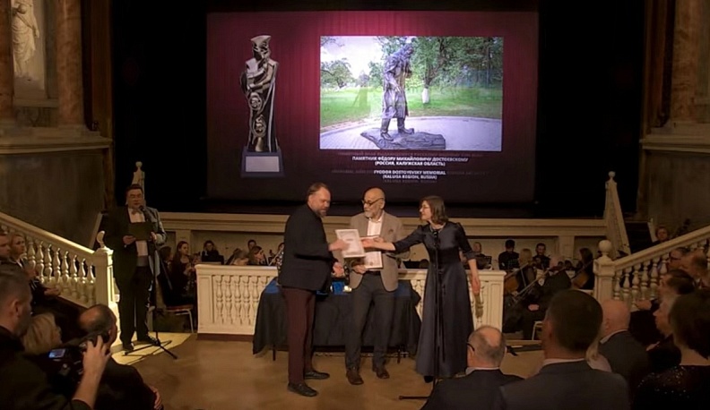 Памятник Достоевскому в Оптиной пустыни стал лауреатом премии «Золотой Трезини»