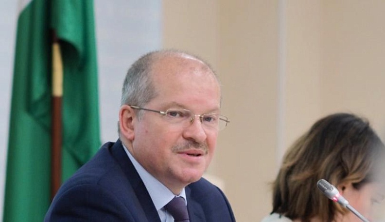 Александр Аникеев рассказал о сохранении уровня зарплаты учителей