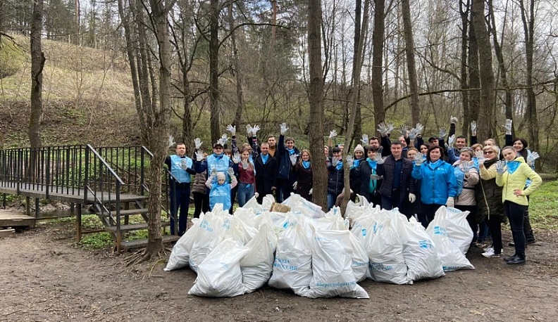 Волонтеры собрали на берегу Киевки в Калуге 100 мешков мусора