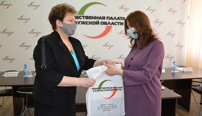 Общественная палата наградила свою сотую подписчицу в соцсетях