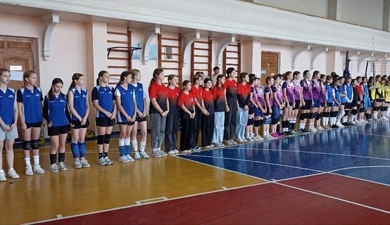 Накануне Дня народного единства в Кондрове прошли соревнования по волейболу