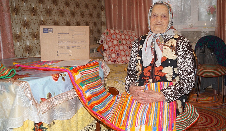 105-летняя долгожительница из Думиничей отправила президенту коврик