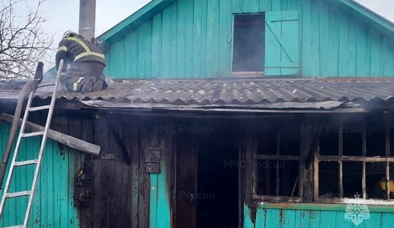 Двухквартирный дом загорелся Юхновском районе