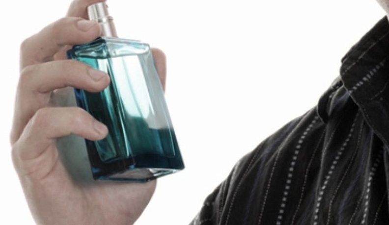 Двое пытались украсть парфюм из магазина в Боровском районе