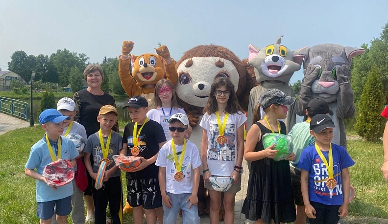 В Хвастовичах прошел большой детский праздник в день открытия школьных летних лагерей