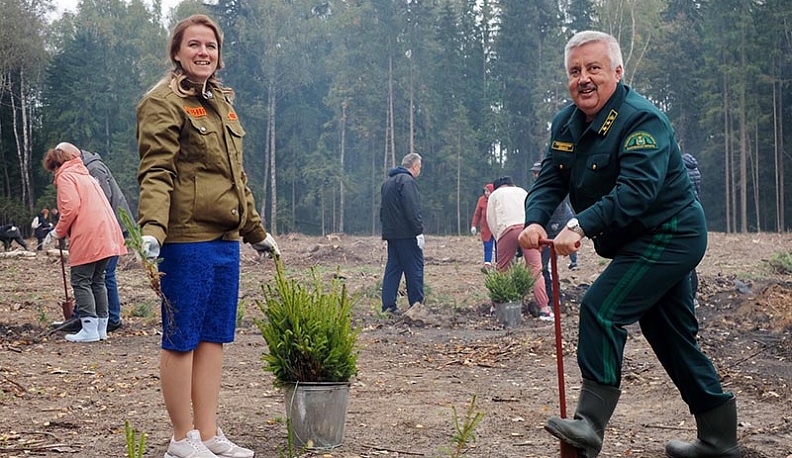 В Калужской области Российские дни леса калужане встретили с мечом Колесова 