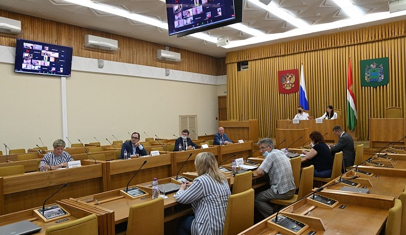 В Калуге решали, как воспитывать безаварийных водителей