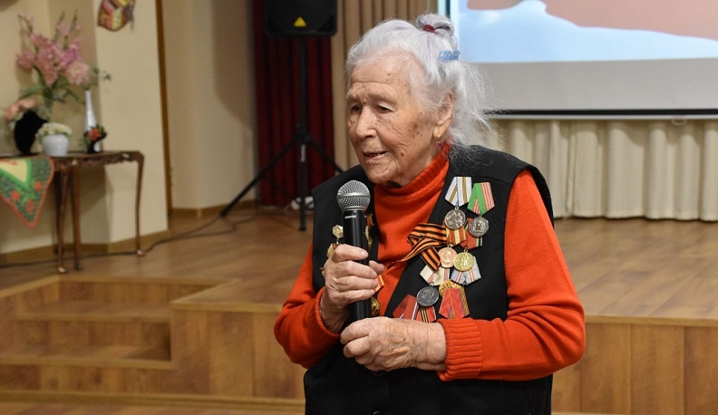 В Людинове в День героев Отечества вручили награды, провели акцию и встречу