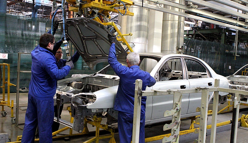 С днем машиностроителей калужан поздравил заместитель Губернатора Владимир Попов 