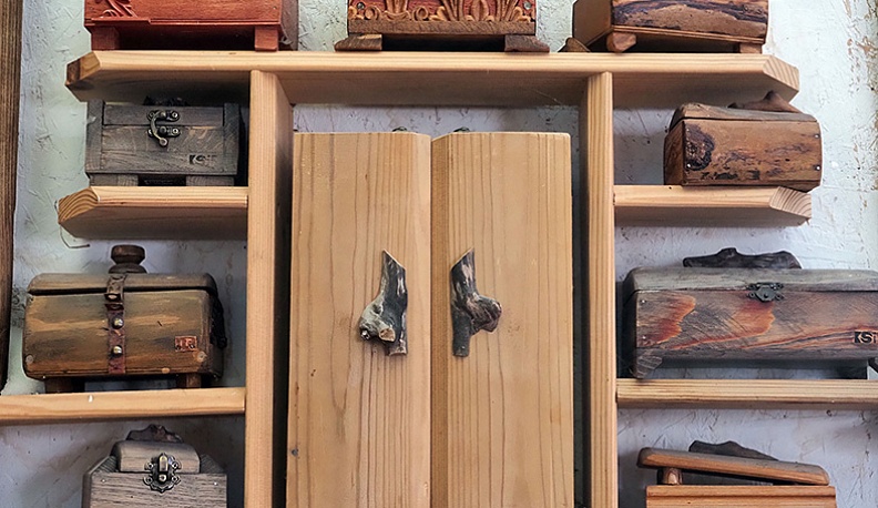 С барабаном  и стамеской