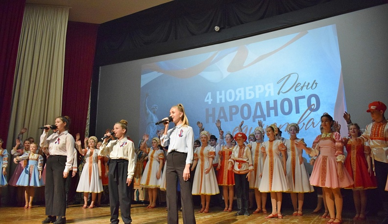 В День народного единства в Тарусе чествовали людей, помогающих фронту