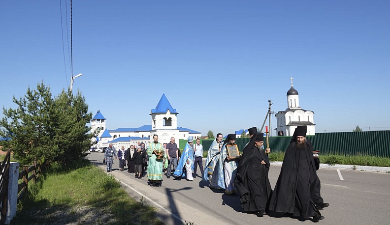 Во Владимирском скиту монастыря Тихонова Пустынь совершен чин освящения места будущего возведения Обелиска Славы Богу