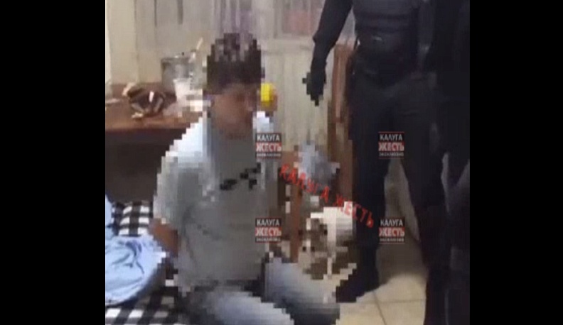 В сети появилось видео задержания устроившего драку с полицией во время митинга в Калуге