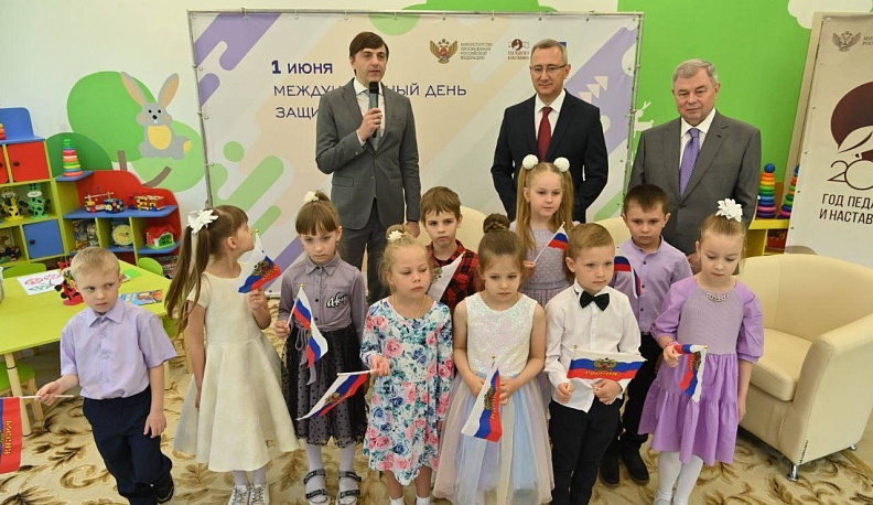 Министр просвещения РФ осмотрел калужский сад