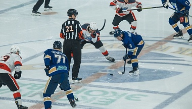 Хоккейный клуб «Калуга» обыграл соперников из Мурманска в овертайме