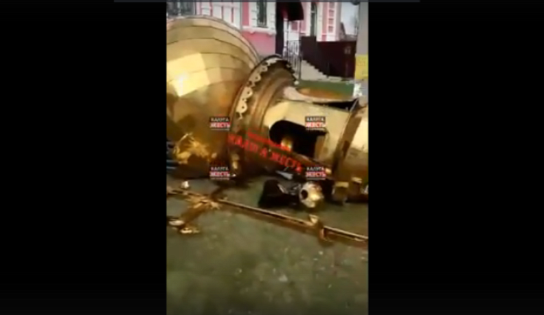 В селе Высокиничи Жуковского района рухнул купол храма