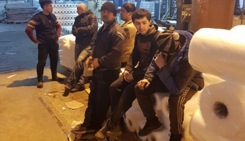 Полиция и ФСБ выявили незаконных мигрантов, изготавливающих полиэтилен в Калуге