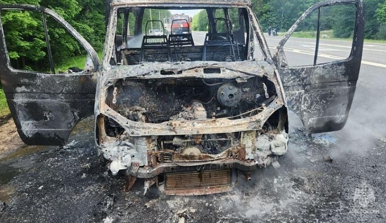 На калужской трассе сгорел автомобиль