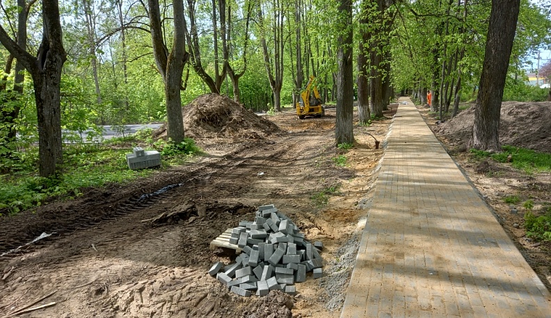 В Кондрове благоустраивают старинный парк