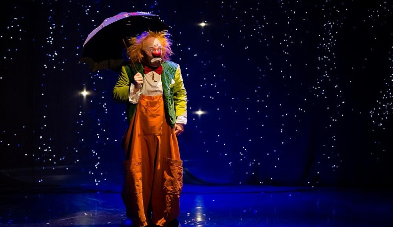 К зрителям выйдут уличные актёры