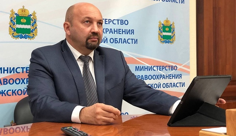 Константин Пахоменко поздравил врачей Калужской области с профессиональным праздником