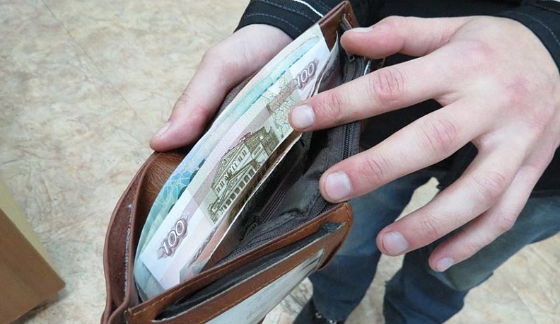 В Калуге сожитель украл у своей подруги деньги и драгоценности