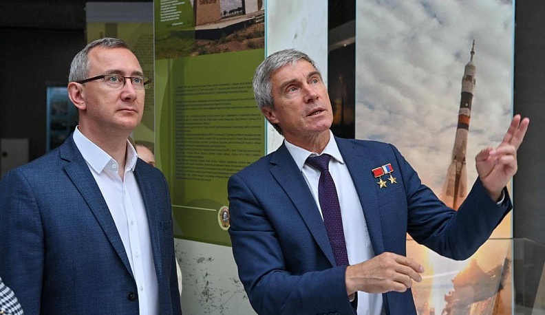 Калужский вымпел в честь юбилея города прибыл с орбиты