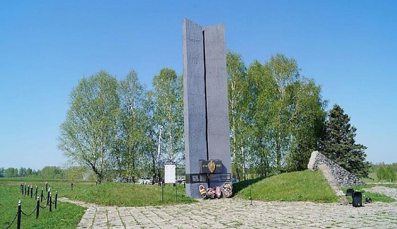 Ко Дню памяти и скорби: мемориал лыжникам-разведчикам в Хлуднево