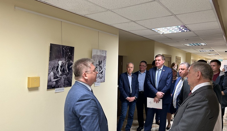 В Совете Федерации открылась фотовыставка об истории поискового движения в Калужской области