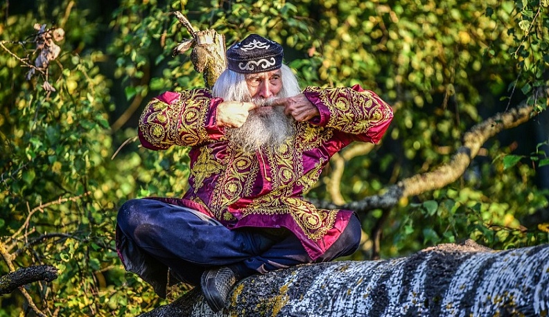 В Малоярославецком районе открыли фотовыставку «Дедушкины сказки» матери-героини