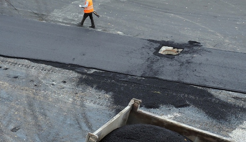 В Калуге завершается сезон асфальтирования дорог