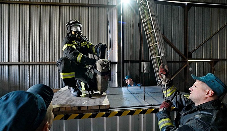 Калужские журналисты смогли побывать «в шкуре» газодымозщитников