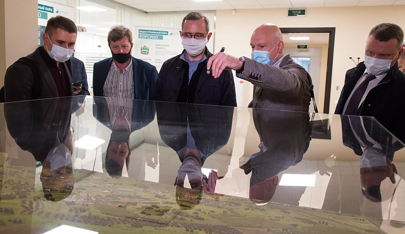 Владислав Шапша провел рабочее совещание на территории Особой экономической зоны «Калуга»